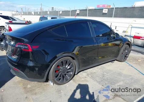 2022 Tesla Model Y Performance Dual Motor All-Wheel Drive z USA, uszkodzony, nr VIN 7SAYGDEF9NF411024